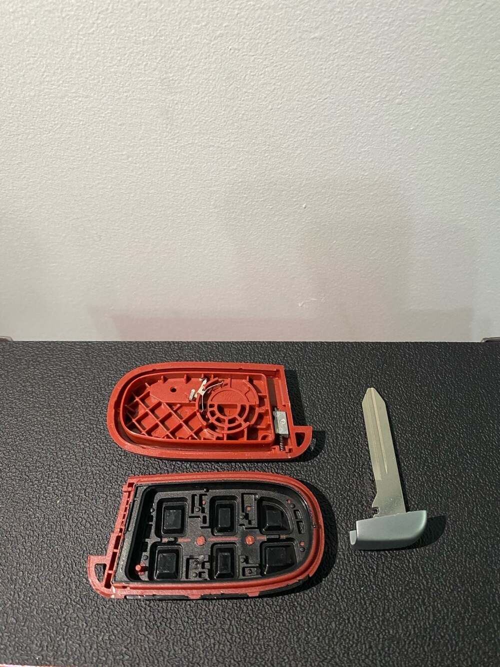Dodge R/T Key Shell (Red SUV) - Picture 6 of 7